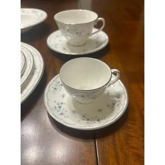 RARE Royal Doulton Fine Bone China Cotillion H4962 Complete 12 pc Place Setting - Picture 5 of 8